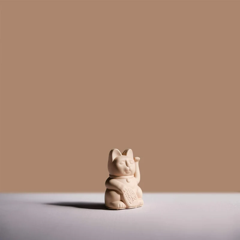 Donkey Products Winkekatze Lucky Cat Mini Maneki Neko, Glücksbringer, Kunststoff, Ocker, 9.8 cm, 330538