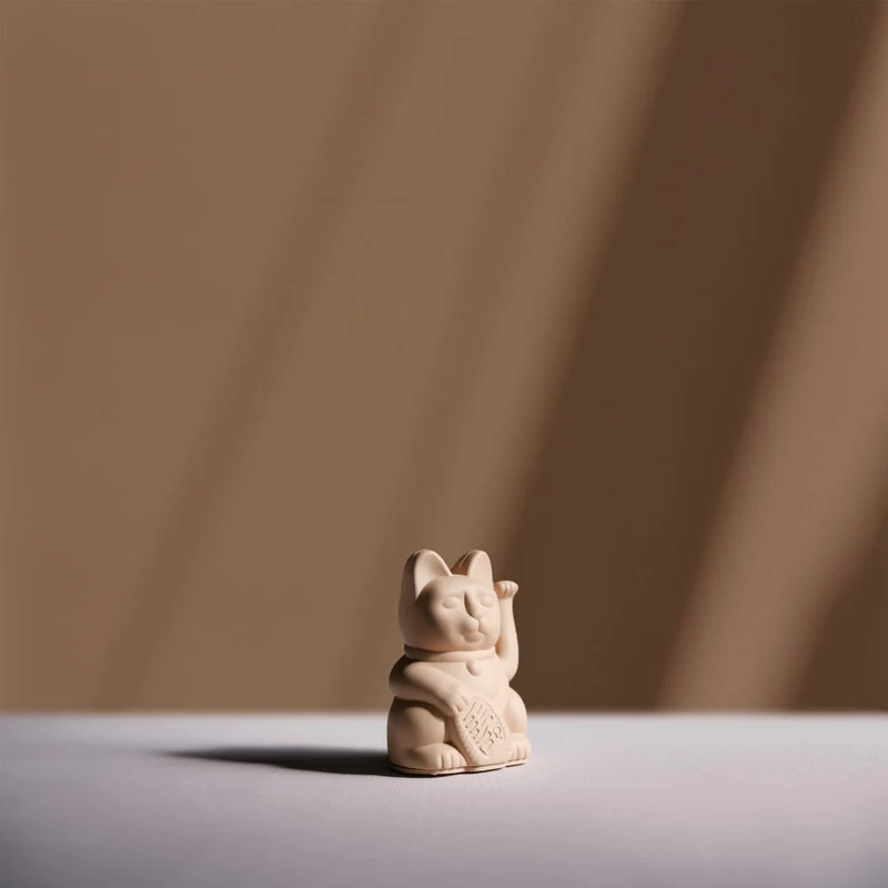 Donkey Products Winkekatze Lucky Cat Mini Maneki Neko, Glücksbringer, Kunststoff, Ocker, 9.8 cm, 330538