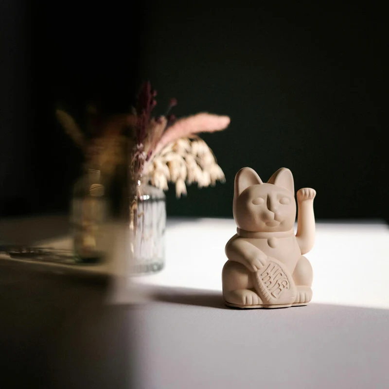 Donkey Products Winkekatze Lucky Cat Mini Maneki Neko, Glücksbringer, Kunststoff, Ocker, 9.8 cm, 330538