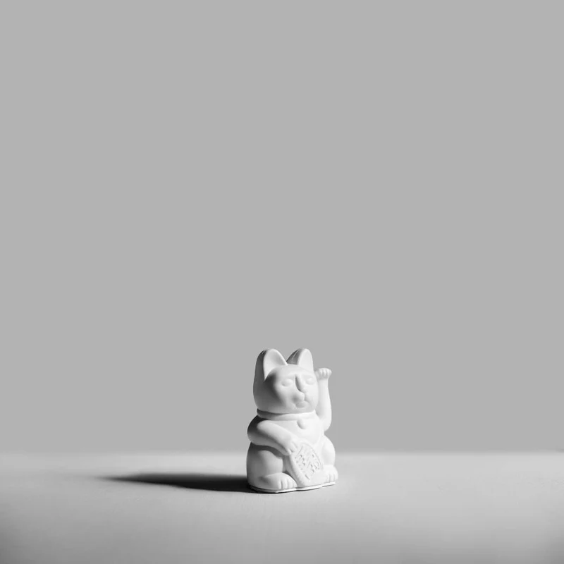 Donkey Products Winkekatze Lucky Cat Mini Maneki Neko, Glücksbringer, Kunststoff, White, 9.8 cm, 330539