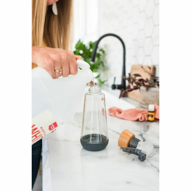 Full Circle Home Sprühflasche Bottle Service, Pflanzensprüher, Sprayflasche, Glas, Bambus, Grau, 450 ml, FC19112GY