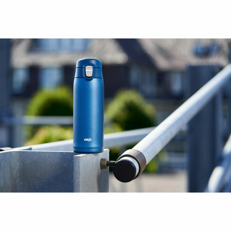 EMSA Travel Mug Light Isolierbecher, Isobecher, Iso Becher, Thermobecher, Edelstahl, Blau, 0.4 L, N21509