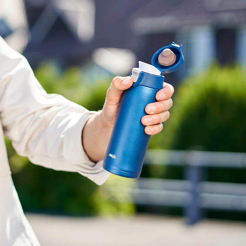 EMSA Travel Mug Light Isolierbecher, Isobecher, Iso Becher, Thermobecher, Edelstahl, Blau, 0.4 L, N21509